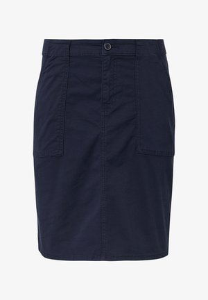 Jupe noire marine à mi-cuisse en coton avec une texture lisse. Elle possède deux poches latérales et une fermeture à bouton à la taille.