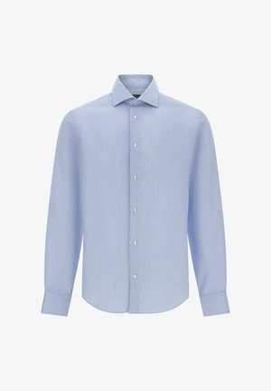 Camicia a righe blu chiaro realizzata in tessuto morbido, con colletto classico, maniche lunghe e chiusura con bottoni. Presenta sottili righe bianche su tutta la superficie.