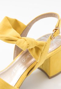 Marco Tozzi Riemensandalette - yellow
