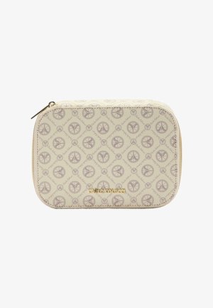 Beige cosmetische pouch met ritssluiting, voorzien van een herhalend peace-teken patroon en de tekst "Carlo Colucci" in gouden letters. Zachte textuur.