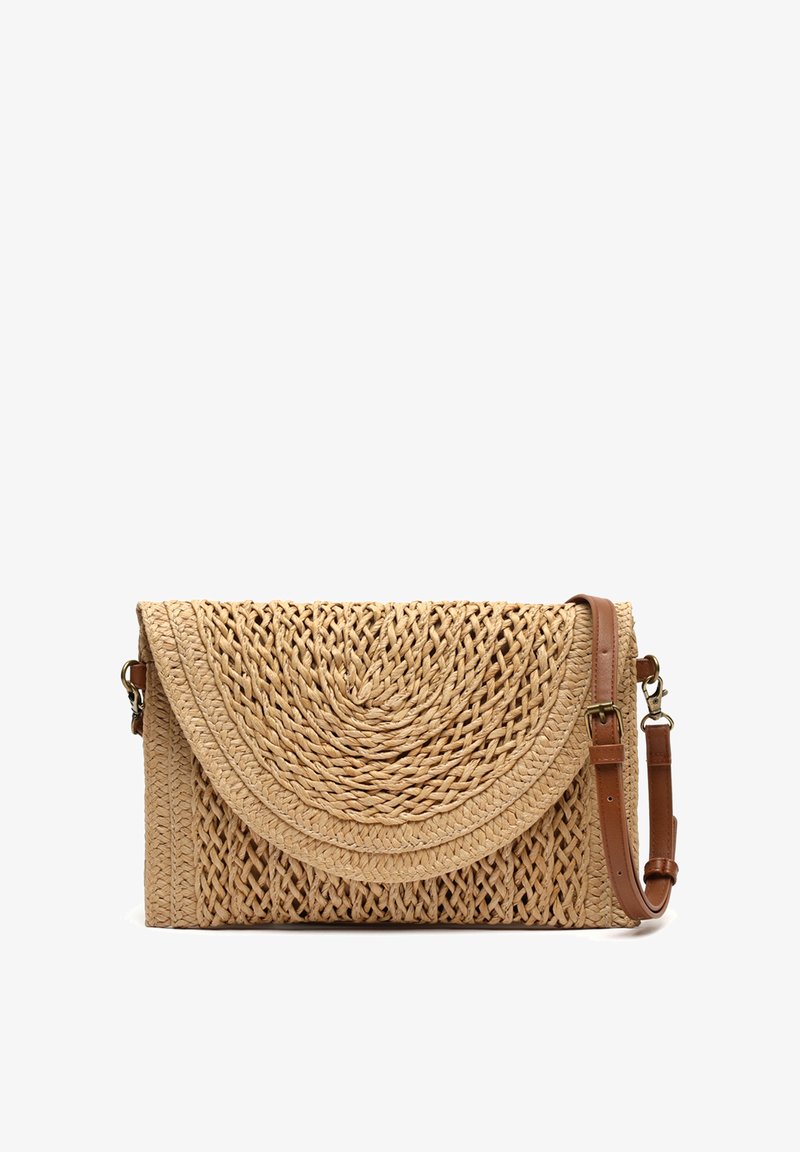 Borsa a mano in paglia intrecciata con pattina rotonda, tracolla in pelle color cuoio e superficie texturizzata. Colore beige naturale con dettagli intrecciati intricati.