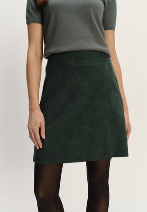 - Spódnica trapezowa