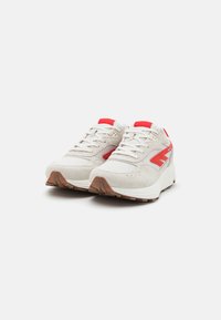 HI-TEC HTS74 SHADOW UNISEX  - Sneakers low - star white/red alert