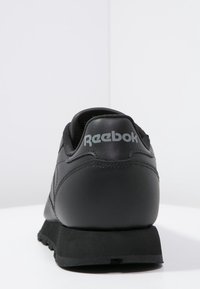 Reebok Classic Sneakers - black