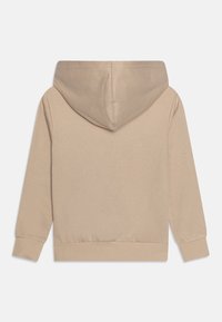 Felpa beige con cappuccio, maniche lunghe, polsini a coste e orlo a coste, mostrata di spalle su uno sfondo bianco.