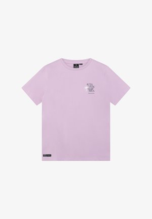 Liliowa bawełniana koszulka z krótkim rękawem i luźnym krojem. Na przodzie znajduje się nadruk graficzny z tekstem i motywem palmy.