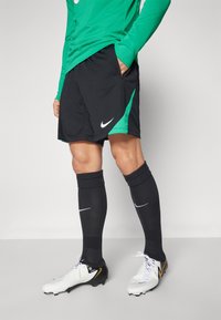 Nike Performance STRIKE SHORT - Träningsshorts - black/stadium green/white