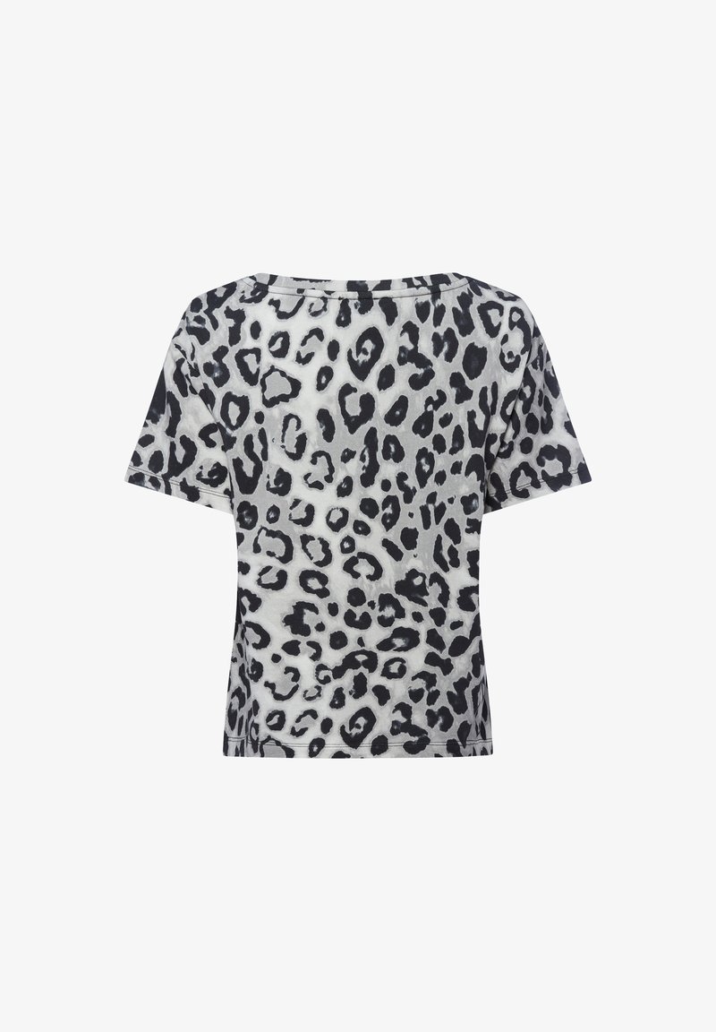 Korte mouwen, ronde hals t-shirt van zachte stof, met een zwart-witte luipaardprint. De achterkant toont een relaxte pasvorm en strakke lijnen.
