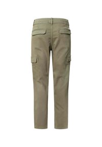 Pantalones cargo en verde oliva, confeccionados en algodón. Incluyen cuatro bolsillos, un corte recto y un dobladillo ligeramente ajustado.