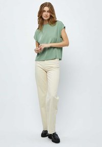 Minus MIFRIKKA CAP SLEEVE T-SHIRT. - Pamata T-krekls - basil green