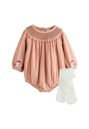 Body per bambino color pesco con maniche lunghe, collo smock, funghi ricamati e collant bianchi coordinati. Tessuto morbido e testurizzato.