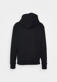 Sudadera negra de suave mezcla de algodón, con diseño de pullover, capucha con cordón y puños y dobladillo acanalados.