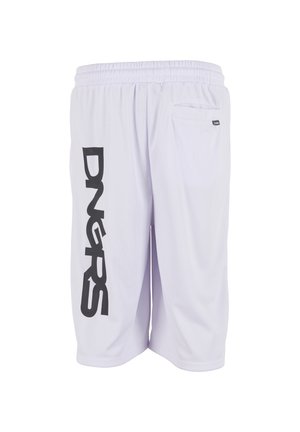 Fehér atlétikai rövidnadrág rugalmas derékpánttal, a bal lábszáron fekete, függőleges "DNGARS" felirattal, valamint egy hátsó zsebbel, amelyen egy kis fekete címke található.