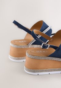 Next Sandalen met sleehak - navy blue