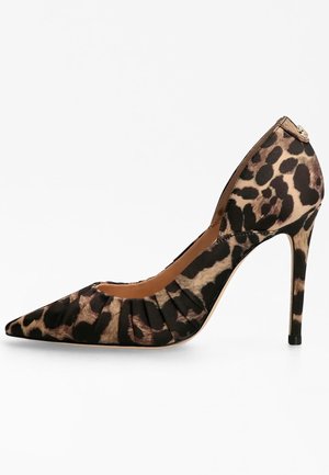 Damesko med høj hæl med spids snude og leopardprintmønster, med plisserede detaljer foran og tynd stiletthæl.