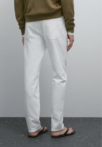 Massimo Dutti SLIM FIT - Jeans slim fit - white