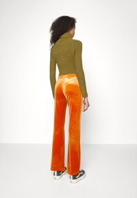 Monki Calças - rust