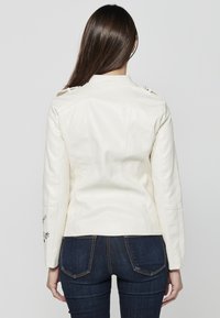 Thumbnail Image 3