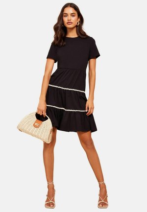 Friends Like These, PETITE FIT - RIC RACK SHORT SLEEVE MINI DRESS - Džersejové šaty - black