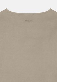 T-shirt beige a maniche corte con scollo rotondo e texture morbida, caratterizzato da un discreto logo "FREDDY" in rilievo sul retro, design minimalista e colore uniforme.