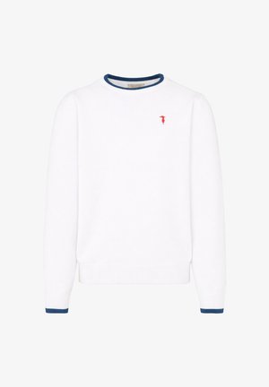 Pull blanc à manches longues avec une bordure bleu marine au col et aux poignets, avec un petit logo rouge brodé sur la partie haute gauche de la poitrine.