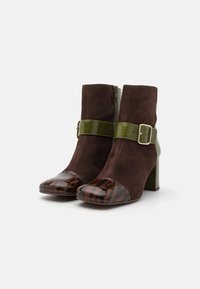 Chie Mihara PERICO - Botines - brown