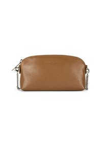 Borsa a pochette in pelle marrone con finitura testurizzata, chiusura superiore con zip e tracolla in catena argentata. Design compatto adatto per piccoli oggetti essenziali.