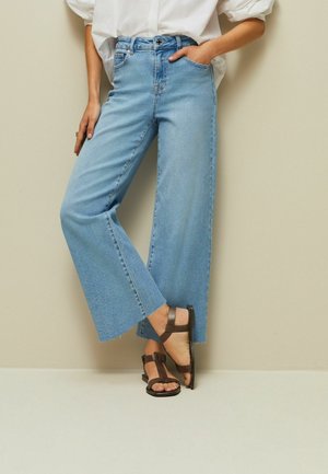 WIDE LEG  - Flared jeans - mid blue denim