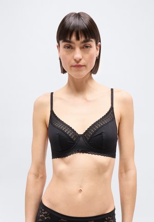 - Biustonosz z fiszbiną