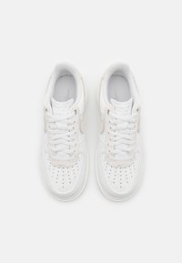 Nike Sportswear AIR FORCE 1 LUXE HO21 - Sapatilhas - summit white/light bone