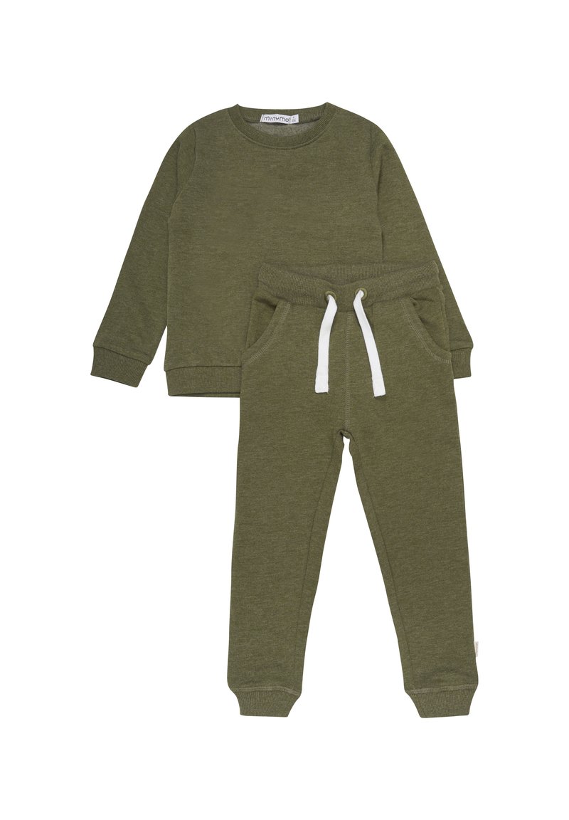 Olivegrüner Sweatshirt und passende Jogginghose. Das Sweatshirt hat lange Ärmel und einen Rundhalsausschnitt; die Jogginghose verfügt über einen elastischen Bund mit Kordelzug und seitliche Taschen.