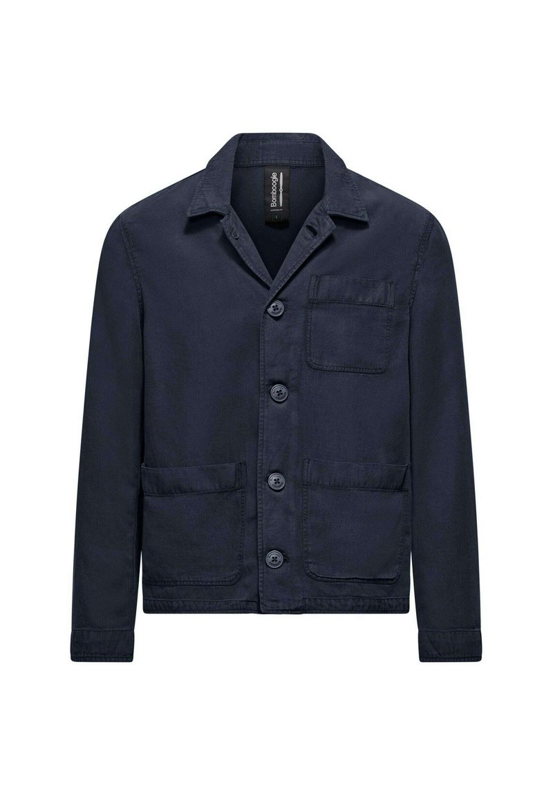 Giacca in cotone blu navy con colletto, chiusura frontale con bottoni, due tasche applicate e una tasca sul petto. Presenta una vestibilità comoda e un tessuto testurizzato.