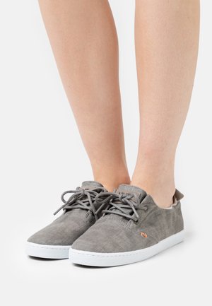 KYOTO - Sneakers laag - greyish/white