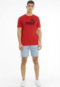 Puma LOGO TEE - T-shirts print - high risk red