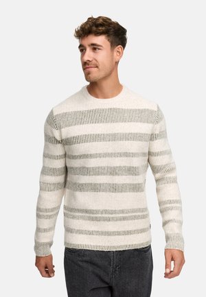 Strikkegenser i off-white med grønne horisontale striper. Har ribbestrikket tekstur og rund hals. Lange ermer og avslappet passform.