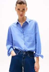 Tommy Hilfiger EASY FIT - Button-down blouse - blue stp