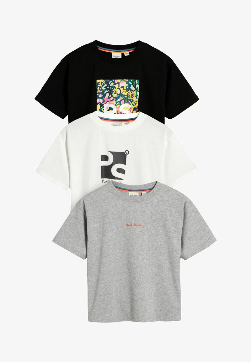 Trīs īsām piedurknēm T-krekli: melns ar krāsainu grafiku, balts ar logo druku, pelēks ar sarkanu izšuvumu. Kokvilnas audums, brīvs piegriezums.