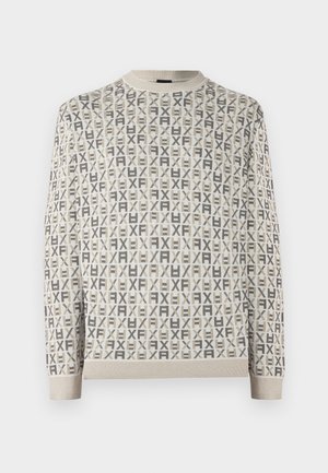 Suéter beige de manga larga con cuello y puños acanalados, cubierto por un patrón repetido de letras entrelazadas en gris y marrón "F" y "X".