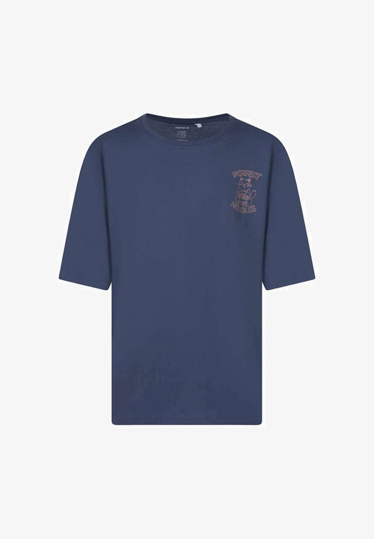 T-shirt bleu marine à manches courtes avec col rond et petit motif représentant un chat tenant un poisson avec le texte "Perfect Madness" sur la poitrine.