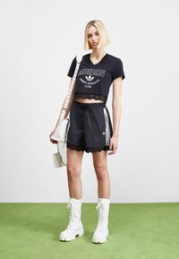 adidas Originals LACE TRIM 3-STRIPES - Calções - black