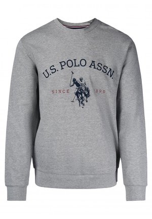 Harmaa pitkähihainen collegepaita, jossa U.S. Polo Assn. -logo, joka esittää kahta ratsastavaa polo-pelaajaa ja teksti "Since 1890" edessä.