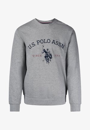 Harmaa pitkähihainen collegepaita, jossa U.S. Polo Assn. -logo, joka esittää kahta ratsastavaa polo-pelaajaa ja teksti "Since 1890" edessä.