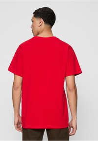 Mister Tee VINTAGE BALLIN - T-shirts print - cityred