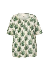 Blusa de manga corta hecha de una tela ligera que presenta un estampado de hojas de palmera verdes sobre un fondo crema, con un escote redondo y detalle de botones.