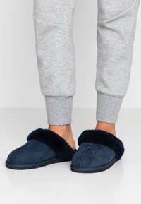Shepherd JESSICA - Tofflor & inneskor - dark blue