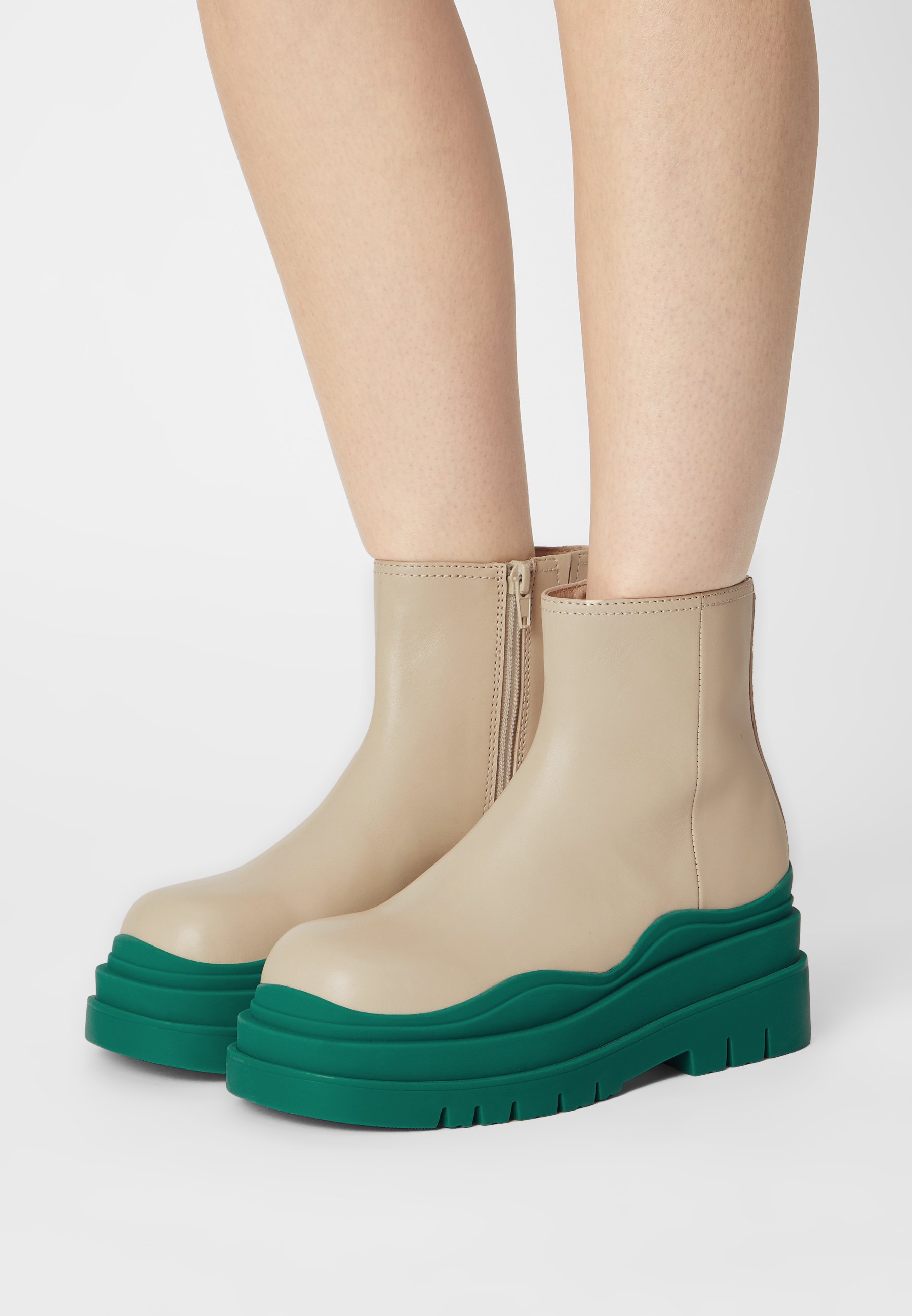 Jeffrey Campbell LOADING - Botines con plataforma - cream/green/crema -  Zalando.es