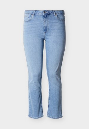 Jean en denim bleu clair avec une coupe droite, un design à cinq poches et une fermeture par bouton à la taille. Texture usée sur le tissu.