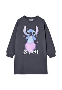 Graues Sweatshirtkleid mit langen Ärmeln, das ein Cartoon-Stitch-Design, Herzen und den Text "STITCH" in Weiß zeigt, aus weichem Stoff gefertigt.