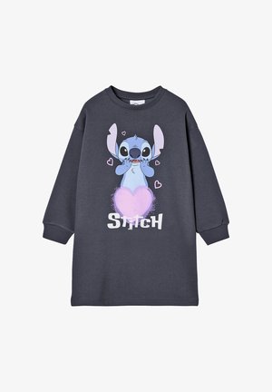 Graues Sweatshirtkleid mit langen Ärmeln, das ein Cartoon-Stitch-Design, Herzen und den Text "STITCH" in Weiß zeigt, aus weichem Stoff gefertigt.
