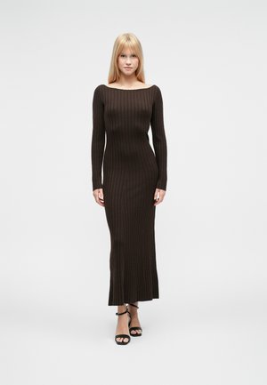VILUCCA  - Strikket kjole - coffee bean